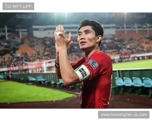 郑智：从绿茵场到足球文化推广的桥梁，见证中国足球崛起的传奇之路