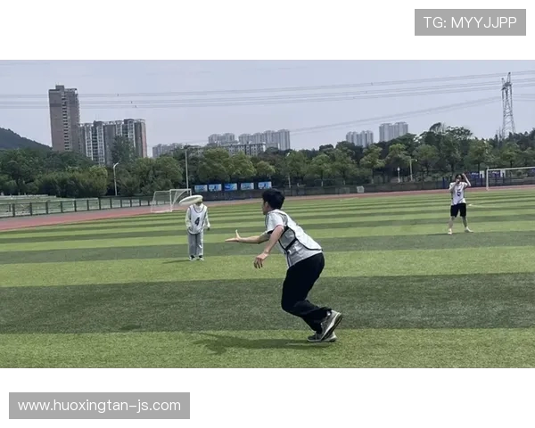 飞盘爱好者吴丽的独特体验与技巧分享让你轻松掌握飞盘运动的乐趣与魅力